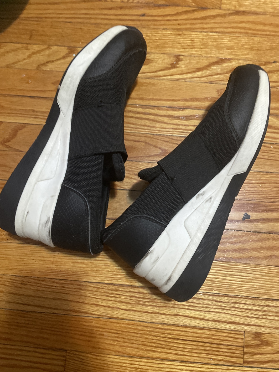 Women’s sneakers ⚽�️ image indicator(3)