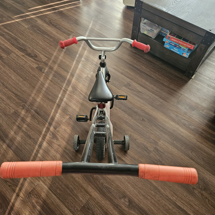Good used red bike with parents wheel - photo 5