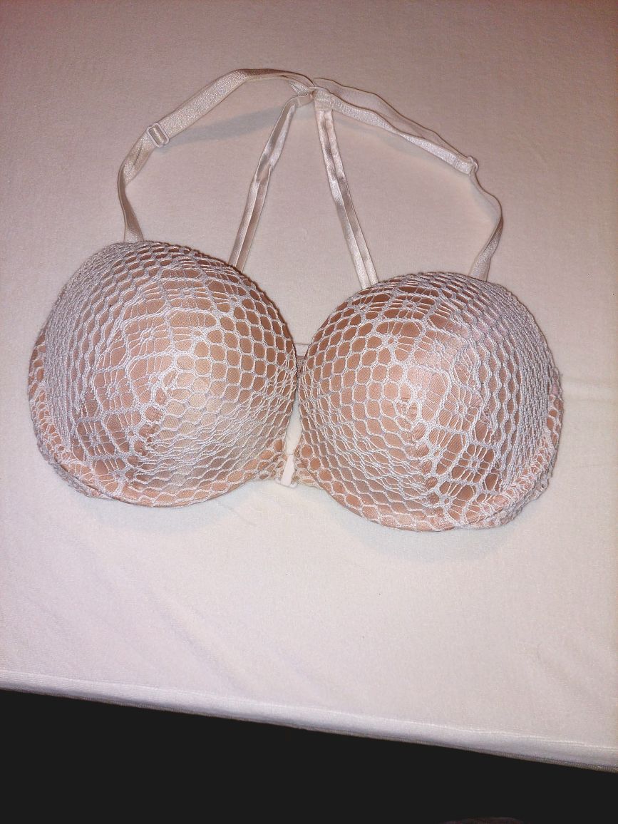 Woman's Victoria Secret Bra thumbnail