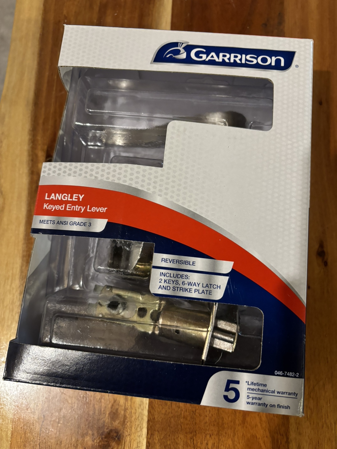 Door handle with lock