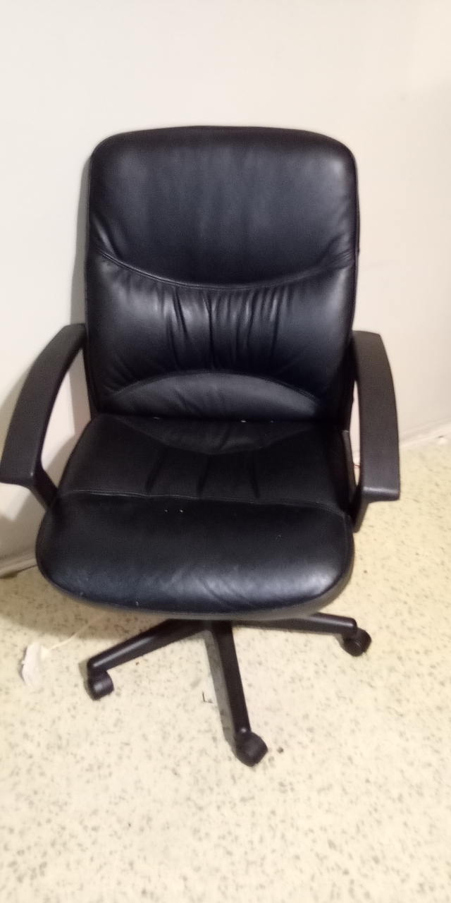 cute little glass desk with chair $45 - photo 2