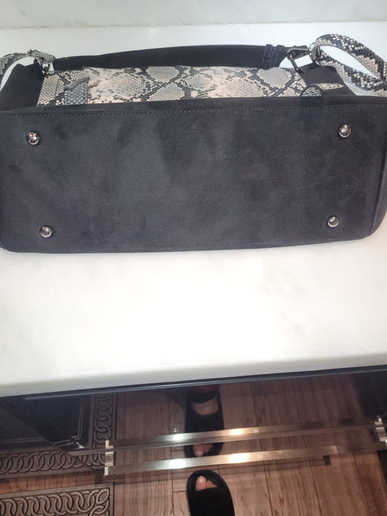 Black & White Crossbody Purse Fom Italy **Brand New** image indicator(5)