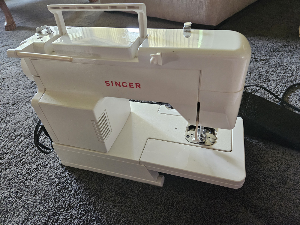singer sewing machine - photo 3