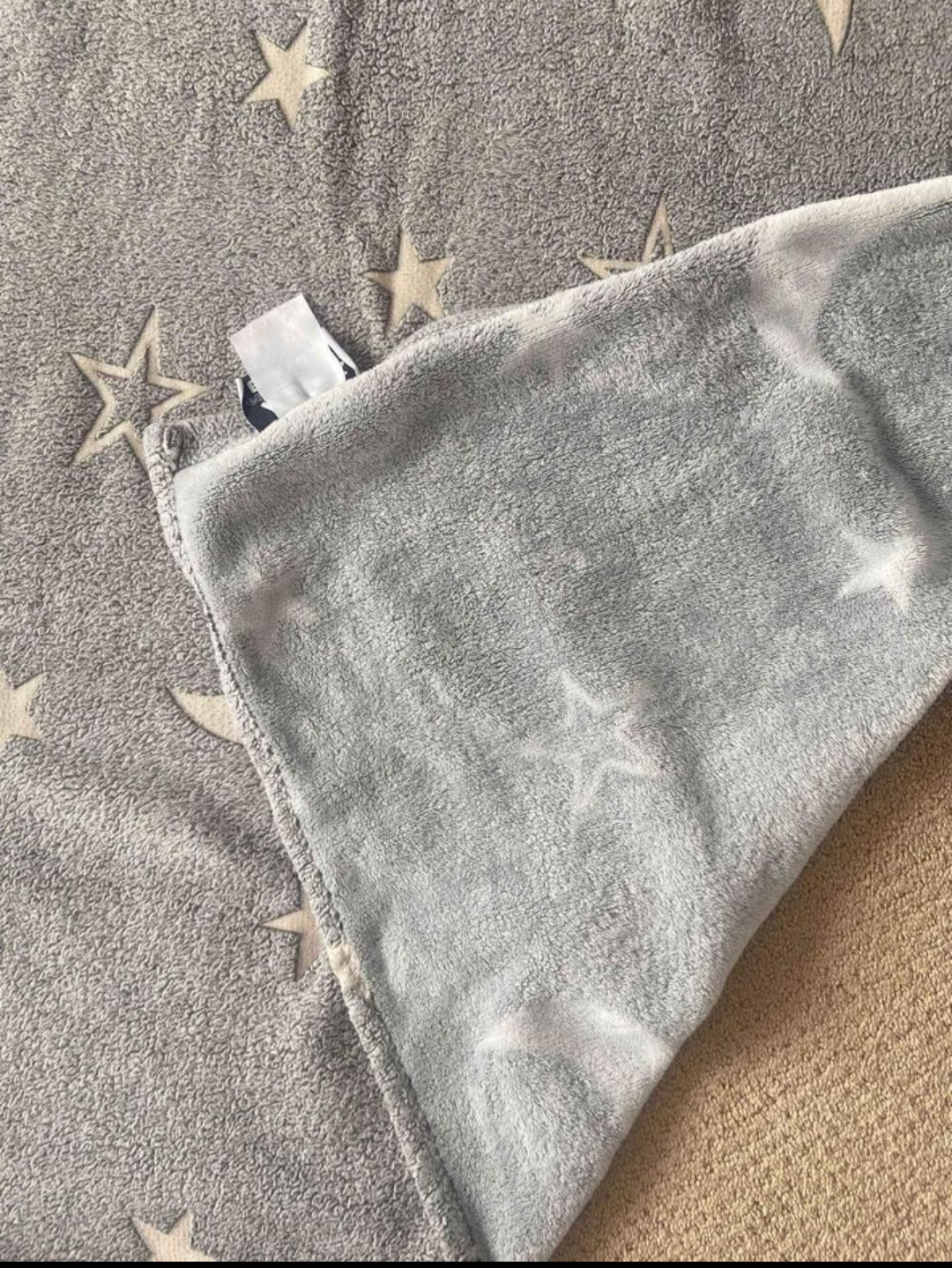 blanket and cushion - photo 3