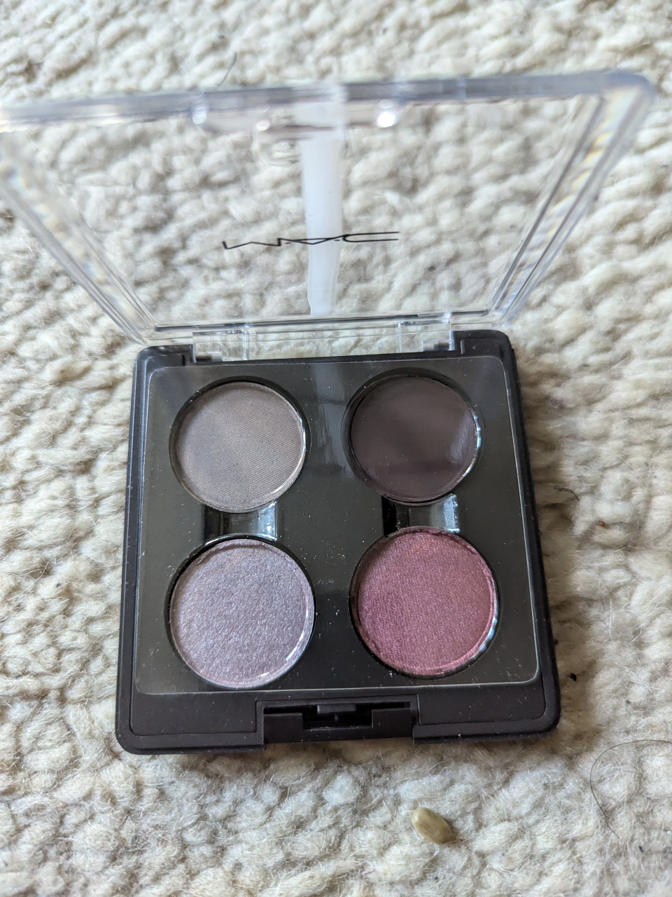 Mac cosmetics eyeshadow image indicator(2)
