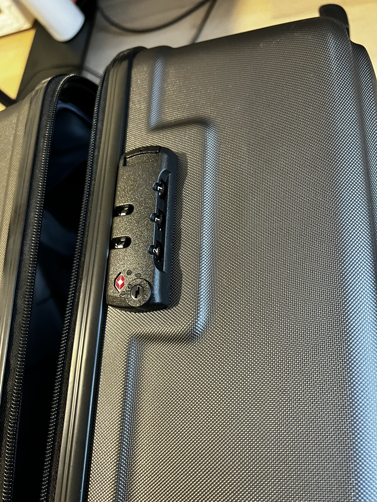 Skyflite Large Hardcase Luggage image indicator(3)