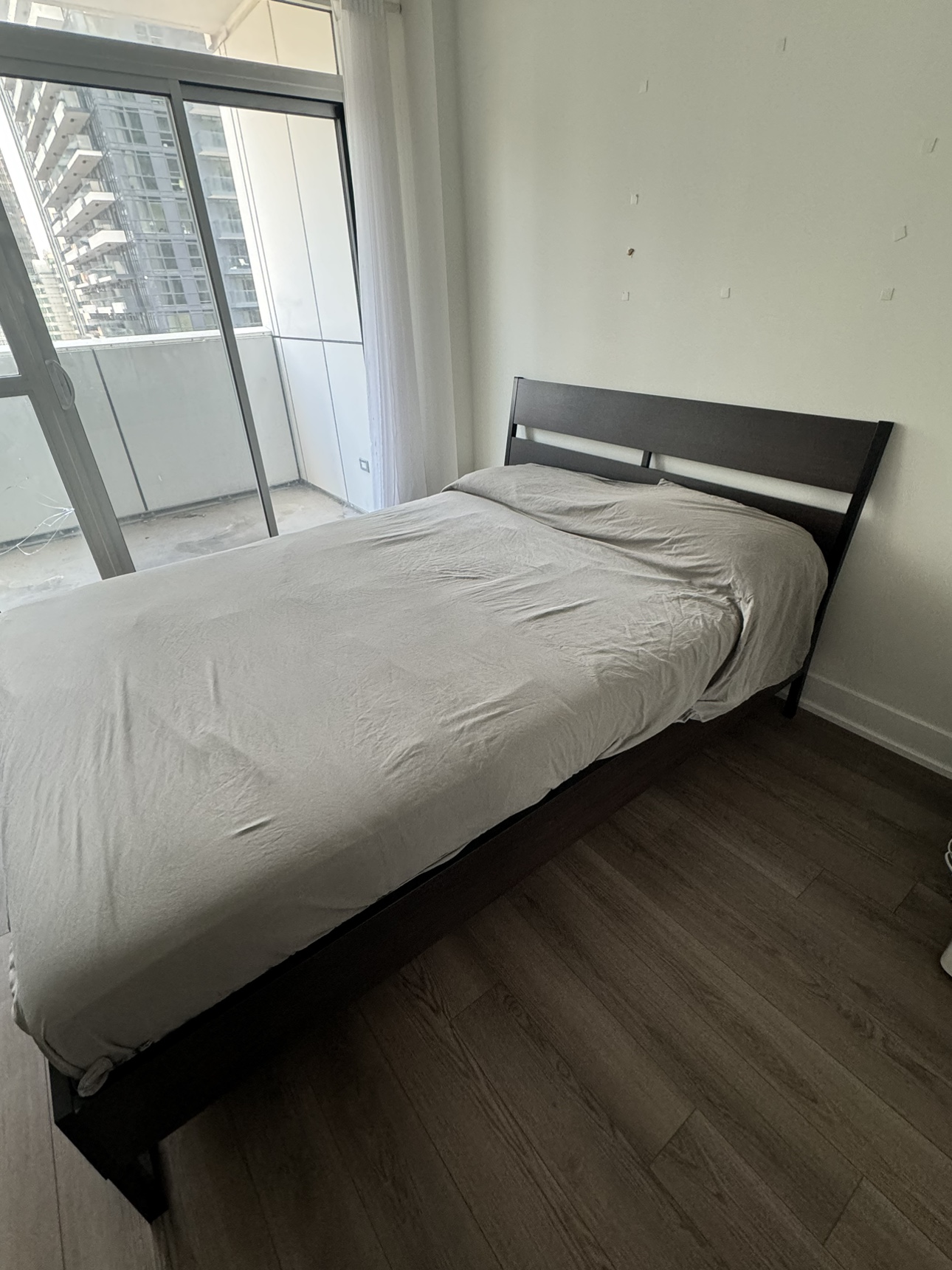 Queen size bed frame - photo 2