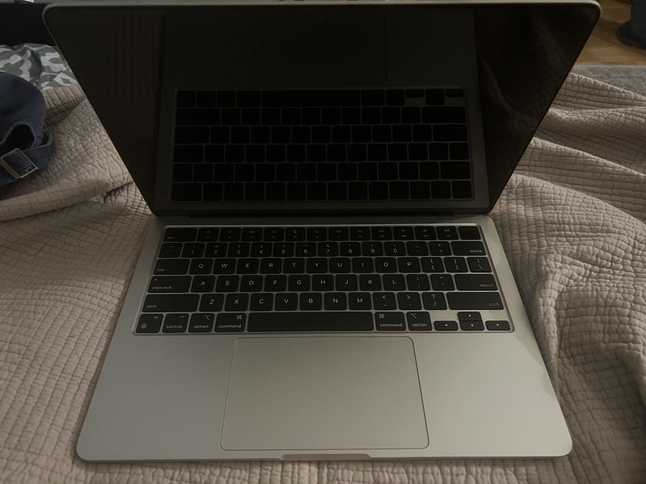 MacBook air M2- gold 2022