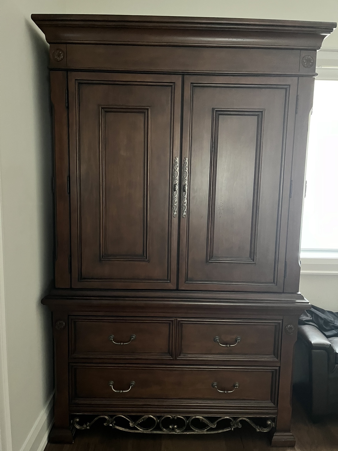 Wardrobe (Armoire) Great condition image indicator(4)