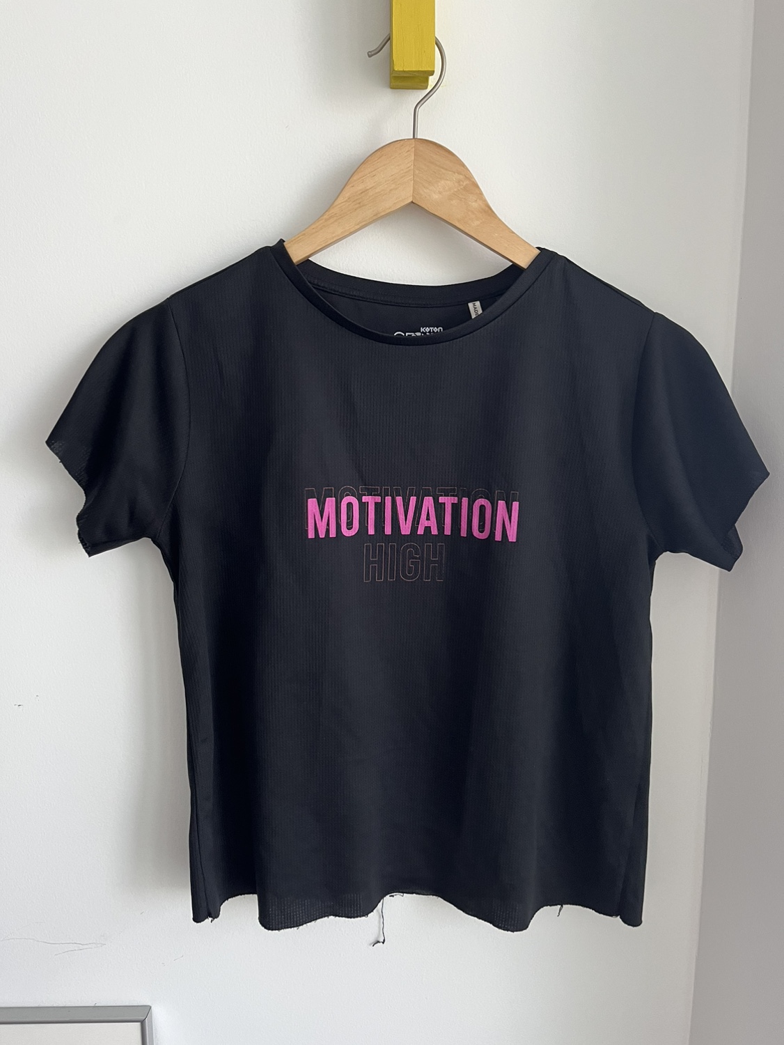 Women’s Cropped Workout T-shirt thumbnail
