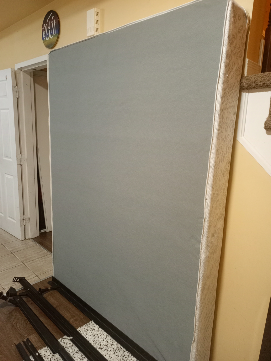 Queen bed frame with box - photo 2