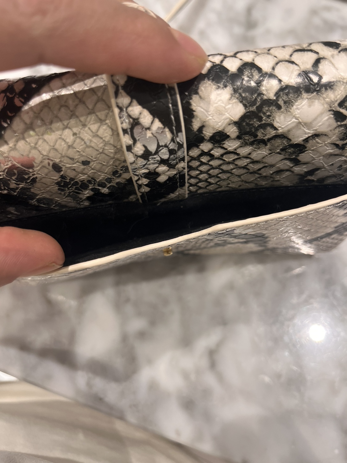 Fake Snake Skin Cross Body Bag - Fashion Nova image indicator(3)