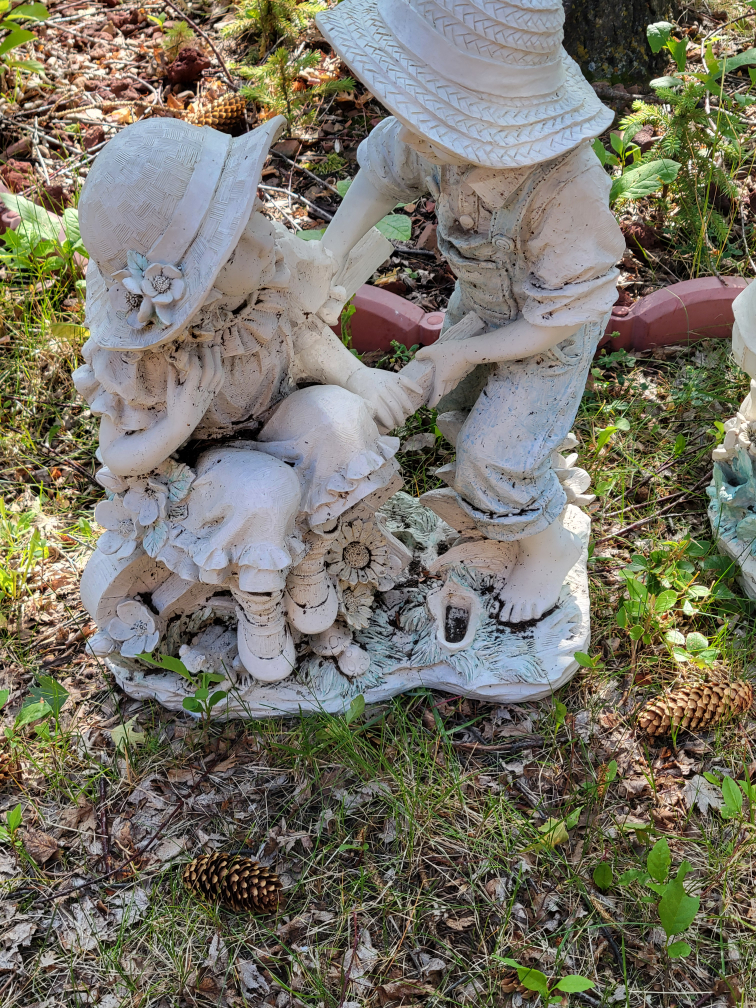 Garden Decor - Young Love thumbnail