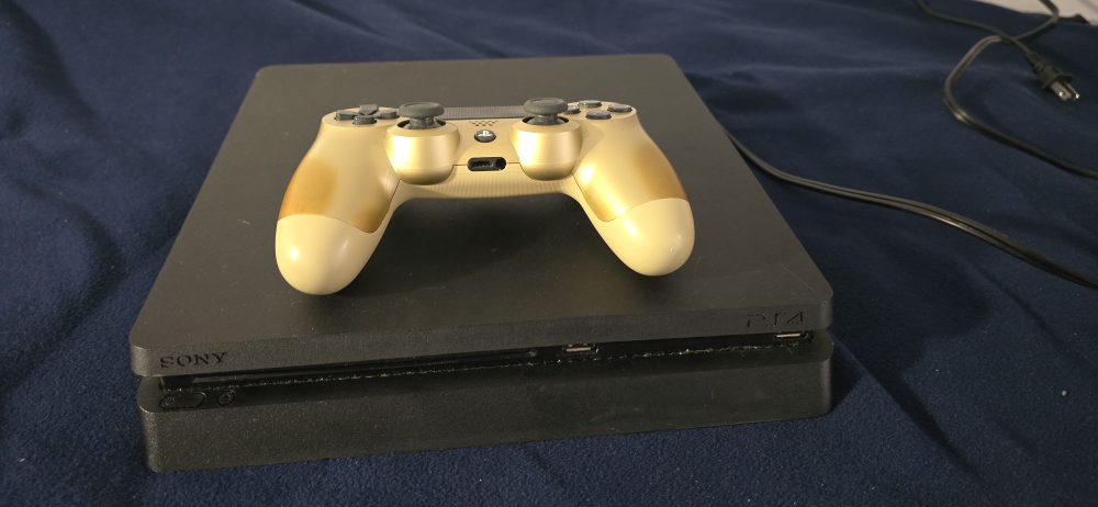 PlayStation 4 1 Terabyte of storage - photo 4