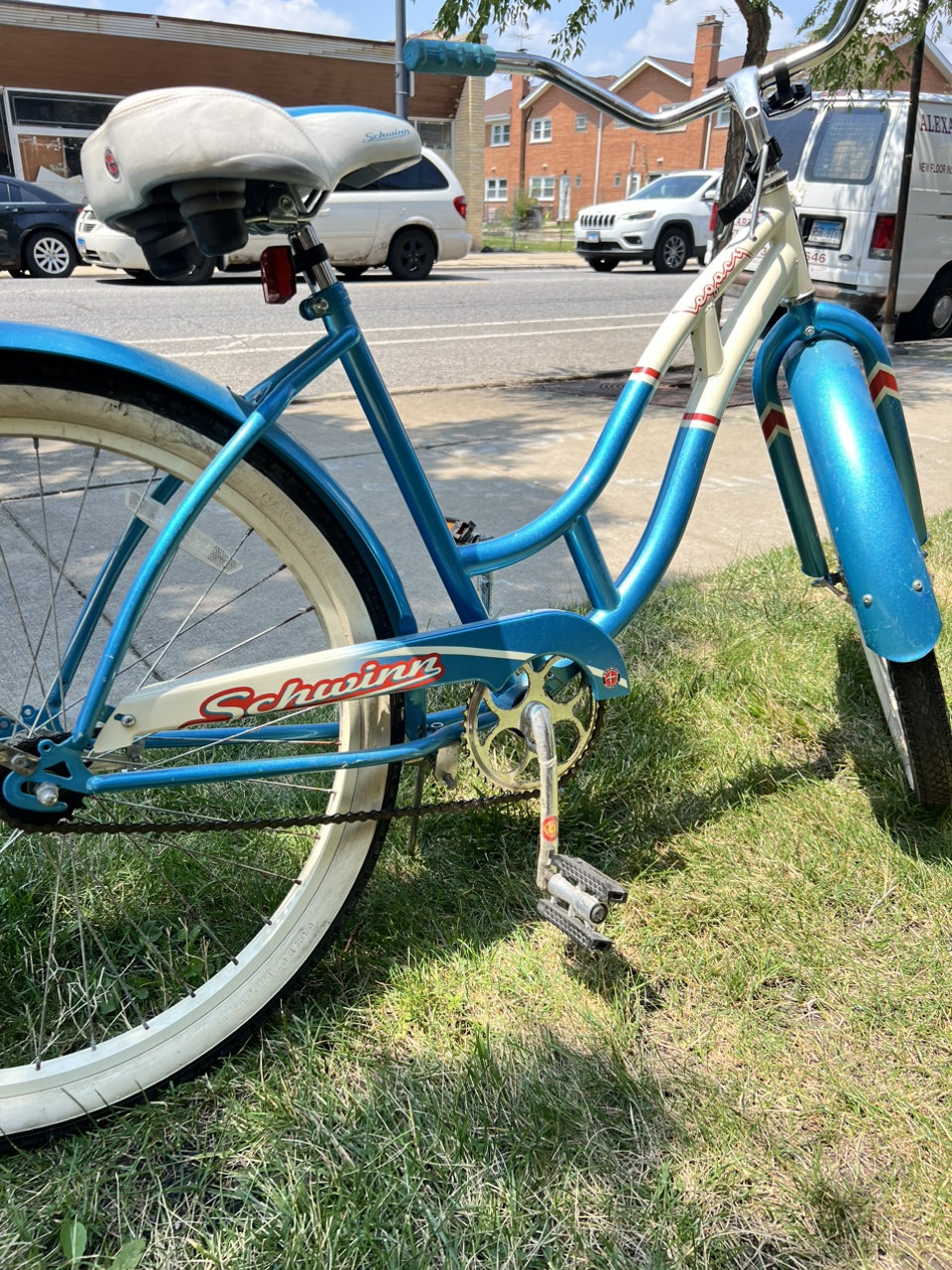 Schwinn Legacy Women's 26" Cruiser Bike - photo 3