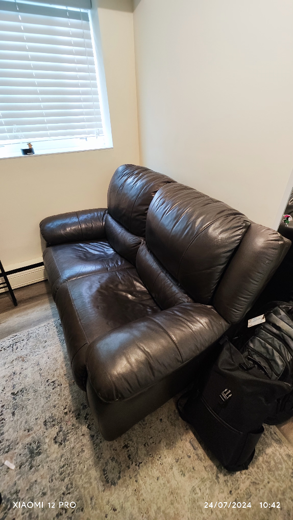 Dark brown faux leather extendible loveseat - photo 2