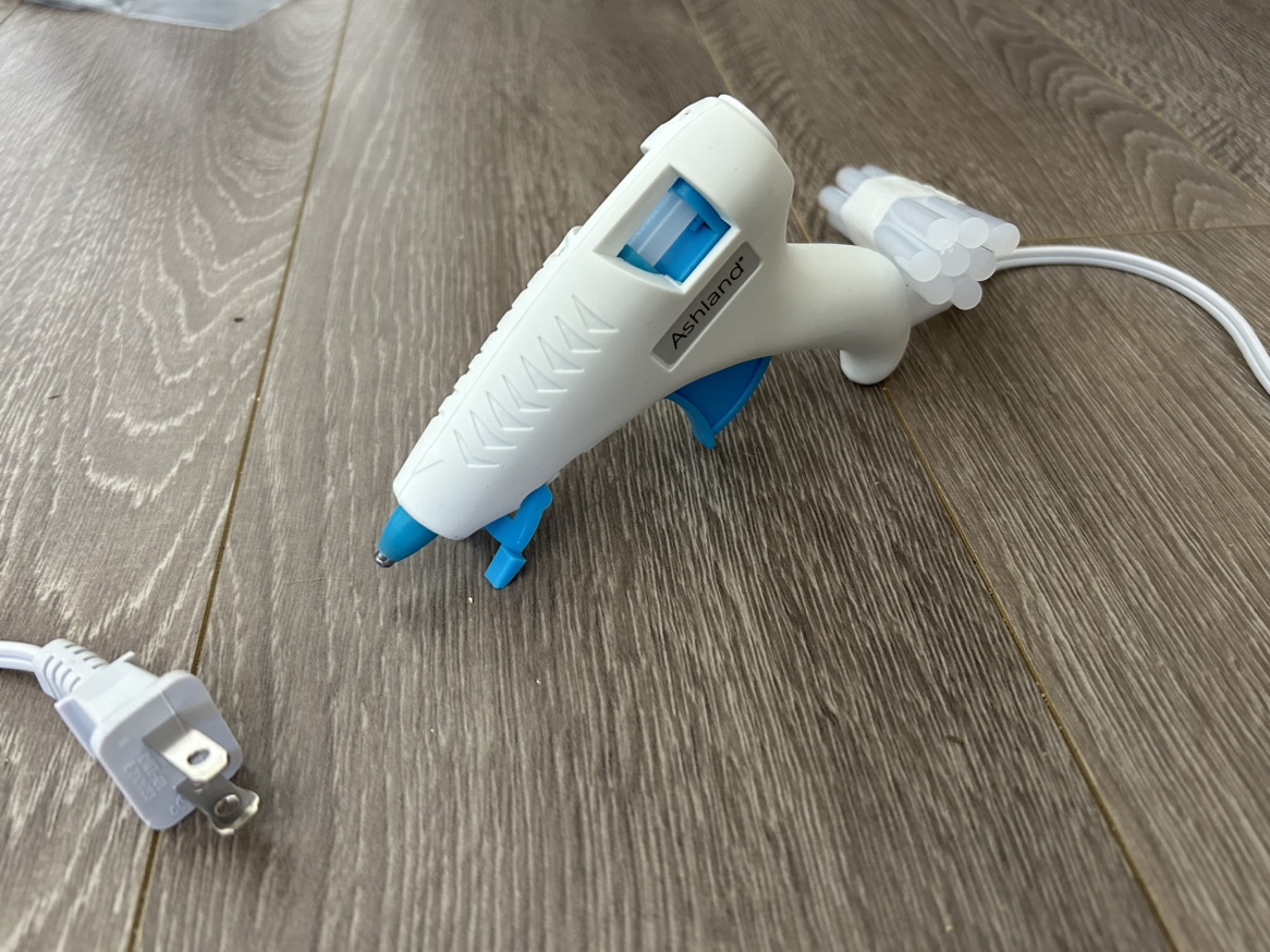 Mini glue gun