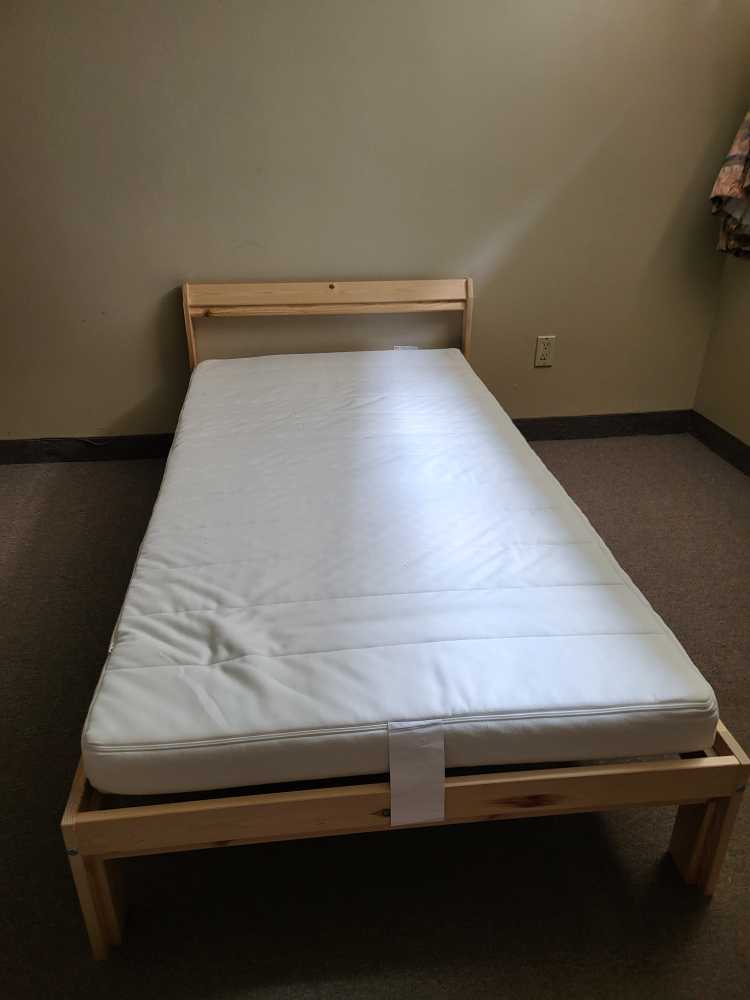 twin bed - photo 2