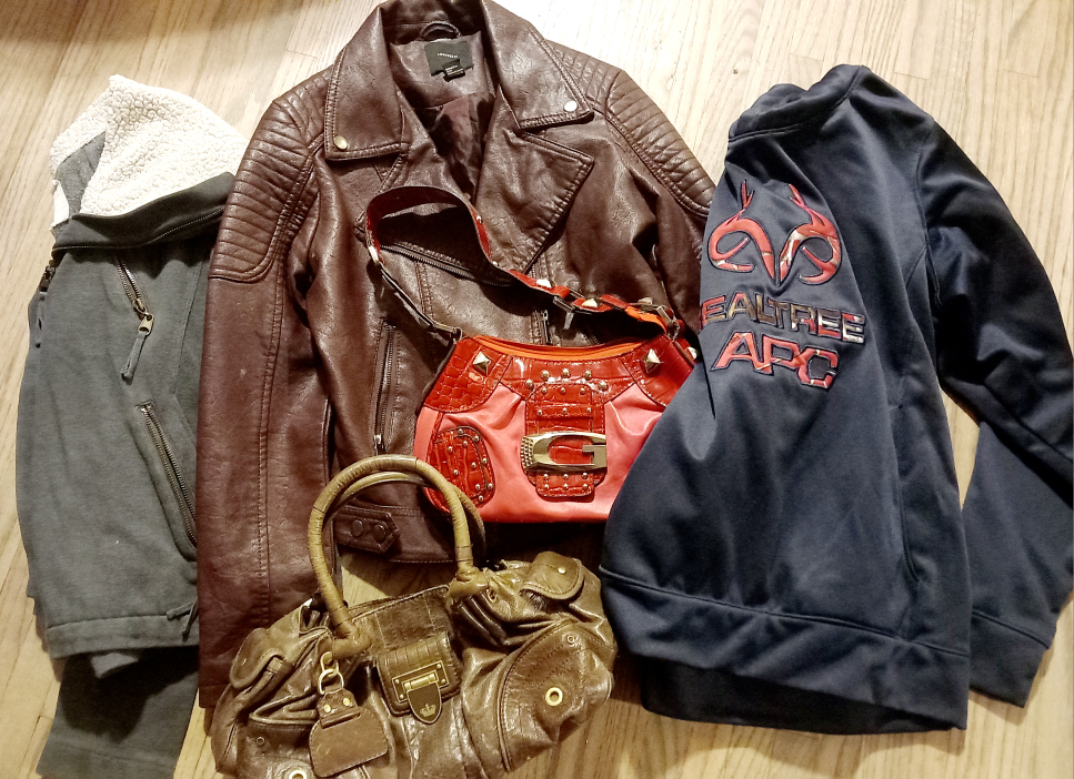 Large Women/Teen Clothing Lot thumbnail