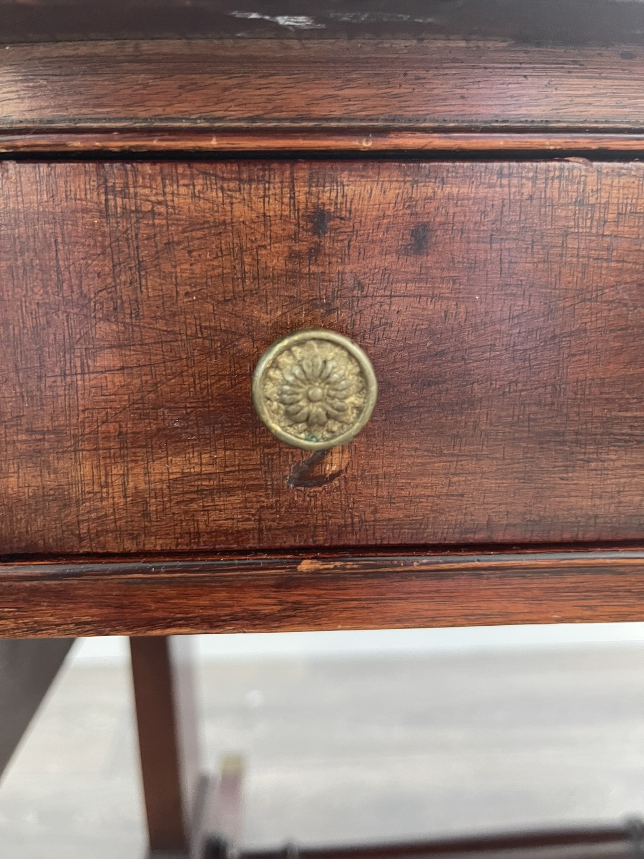 Extendable accent table - photo 3