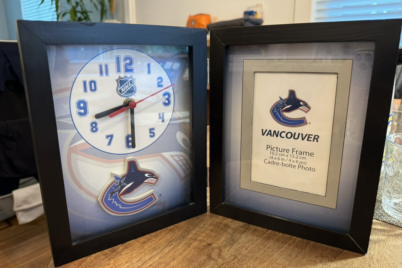 Canucks clock/photo frame