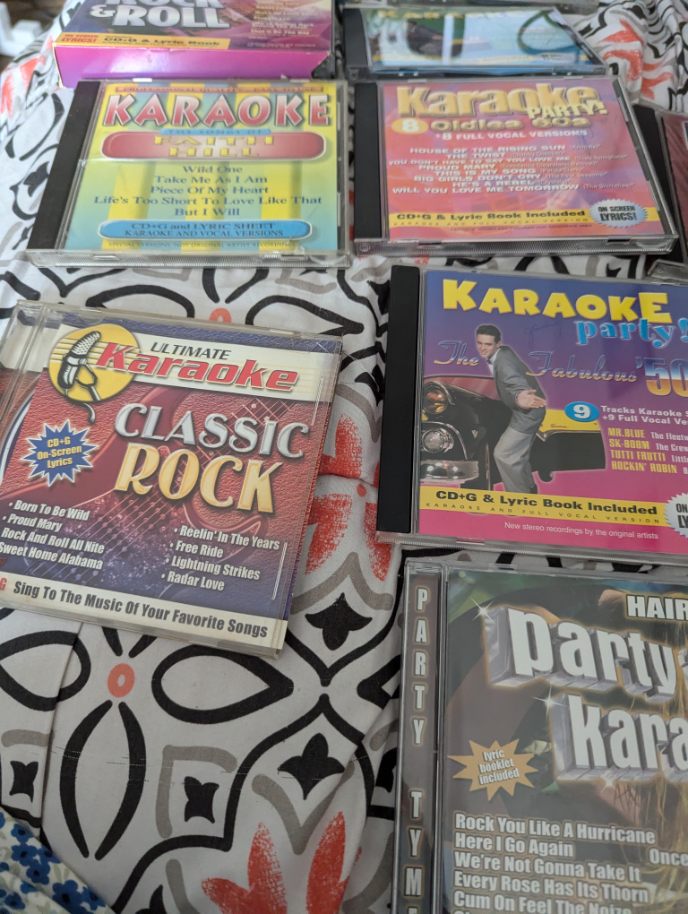 karaoke machine and lots cds - photo 3