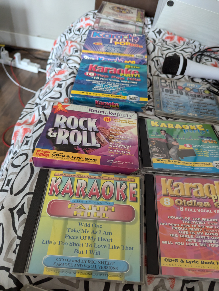 karaoke machine and lots cds - photo 5