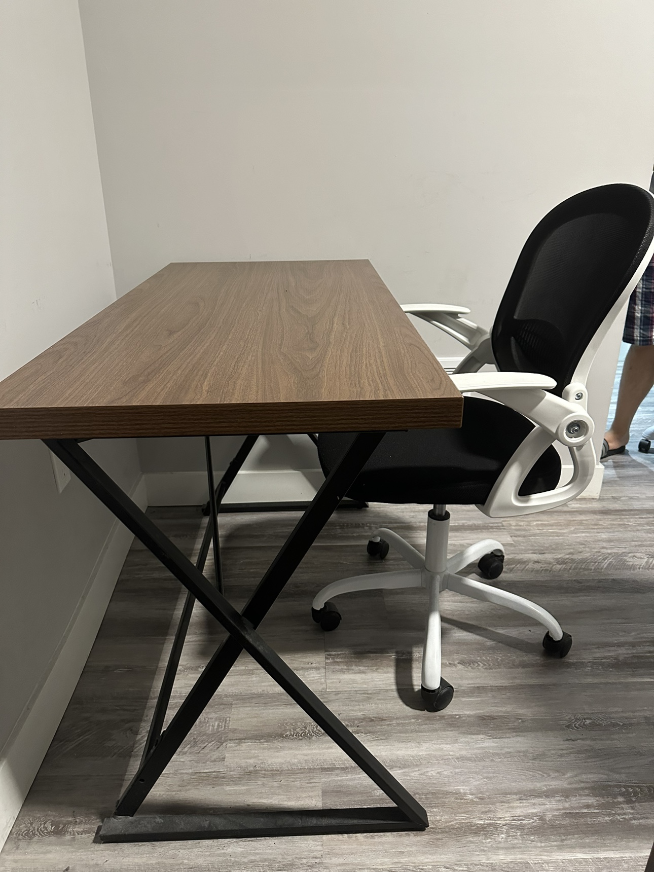 Study table and ergonomic chair set
