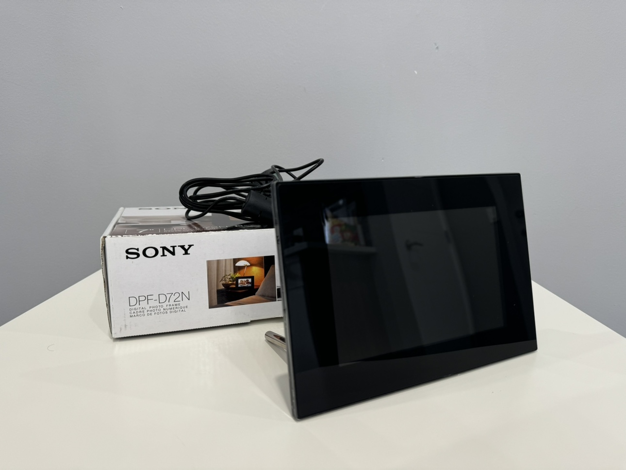 Digital photo frame