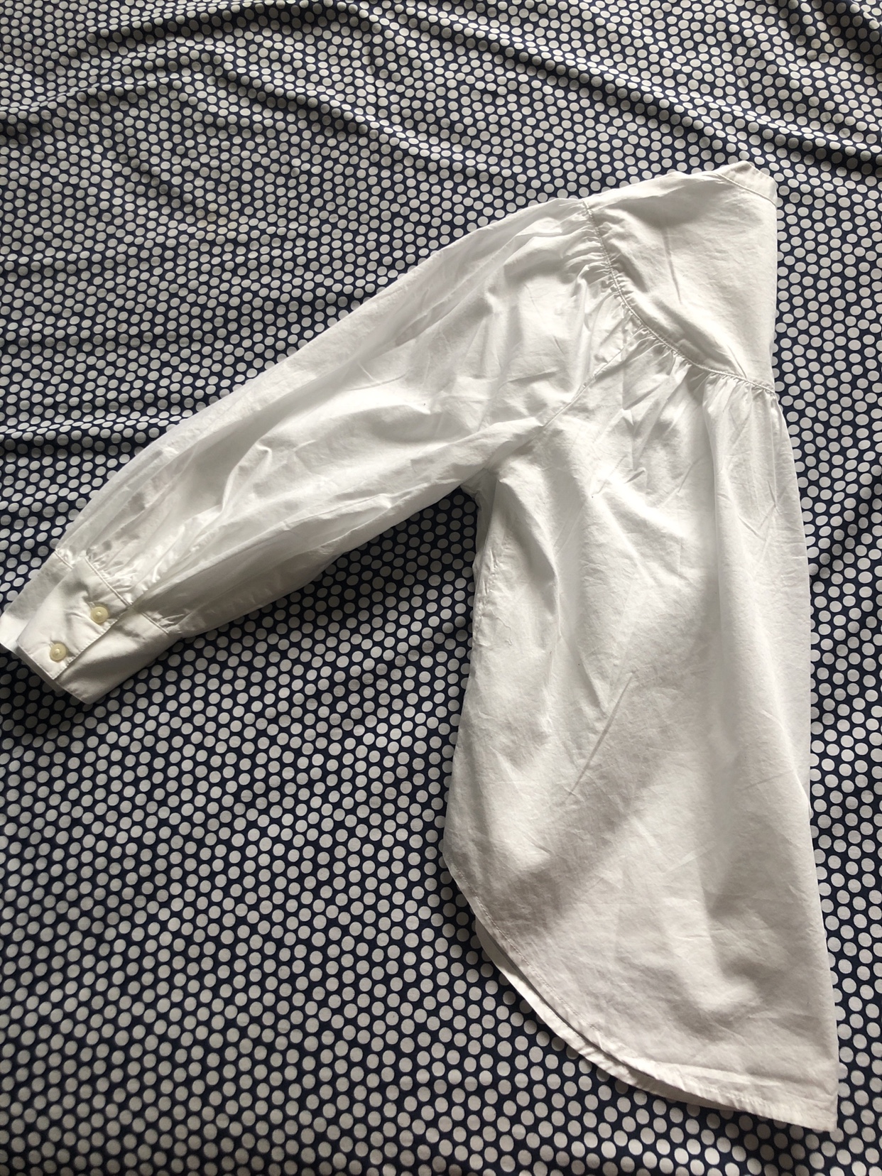 White bottom down shirt image indicator(2)