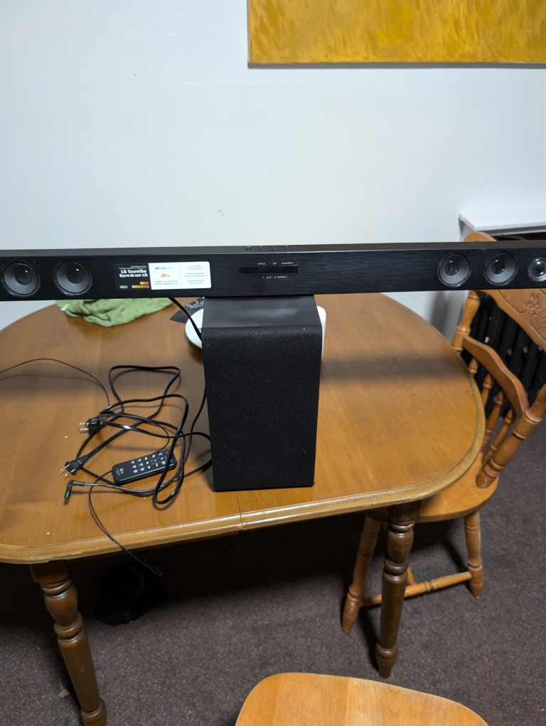 LG Sound Bar with Wireless Subwoofer - photo 2