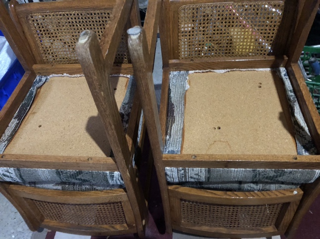 Table and chairs image indicator(5)