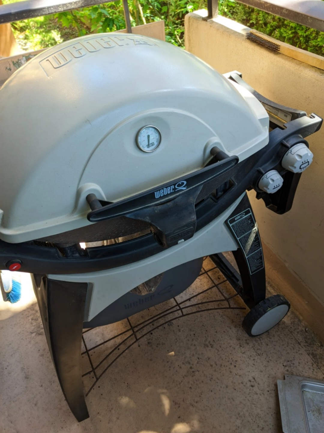 Reduced Large Weber BBQ 320 with Stand, Cover & Tank