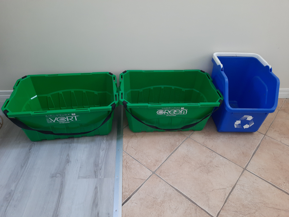 Grocery and recycling bin thumbnail