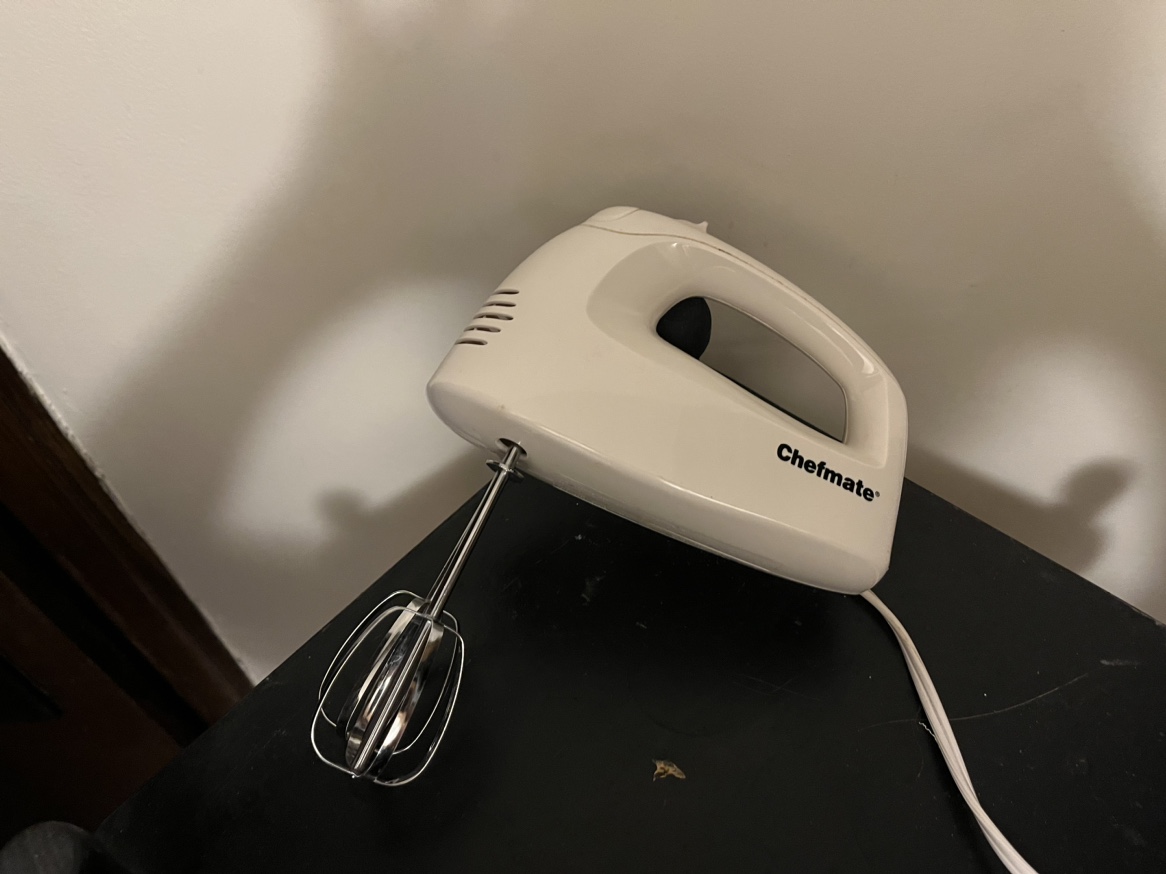 Electric hand mixer