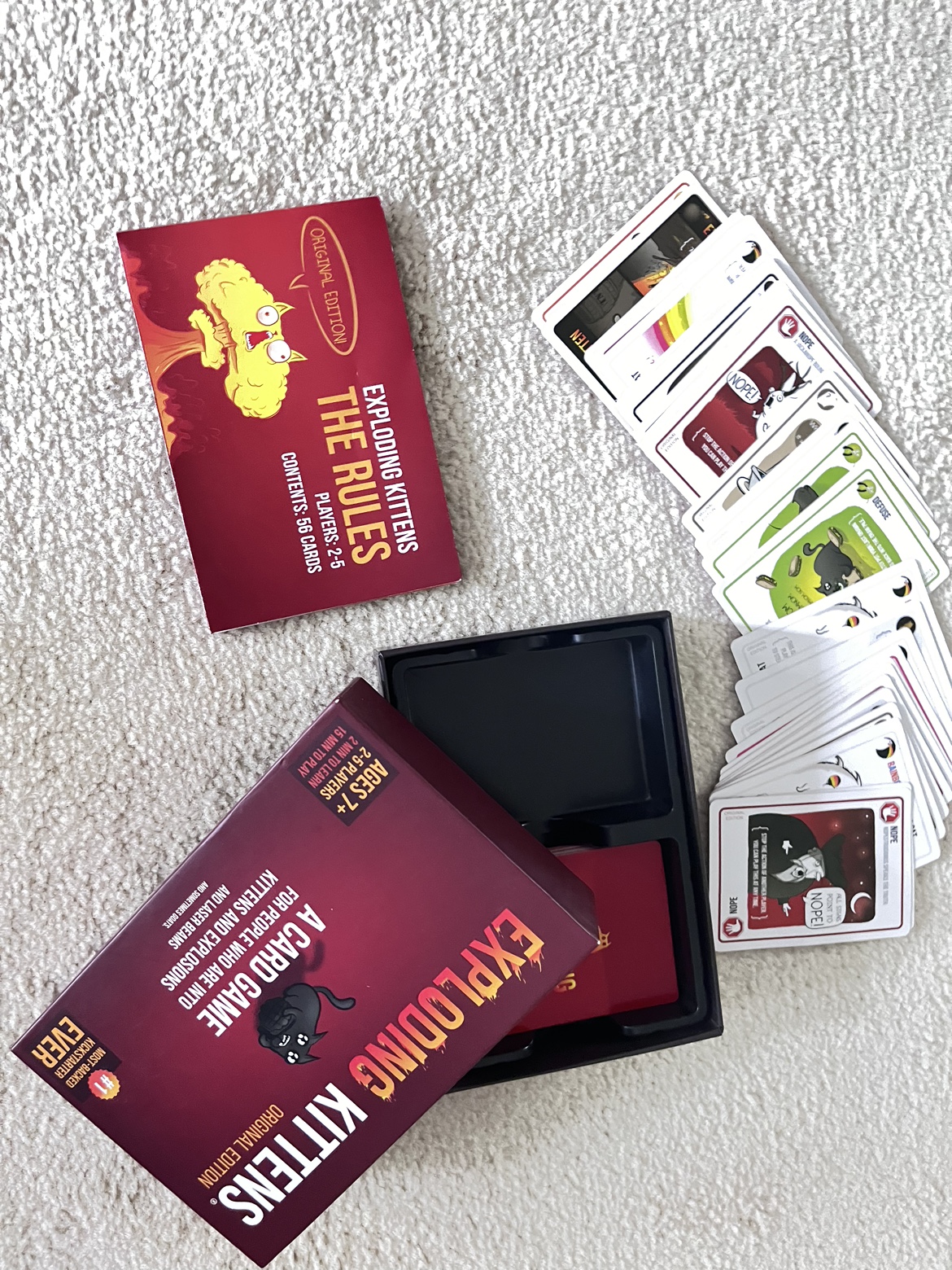 Exploding kittens cards game