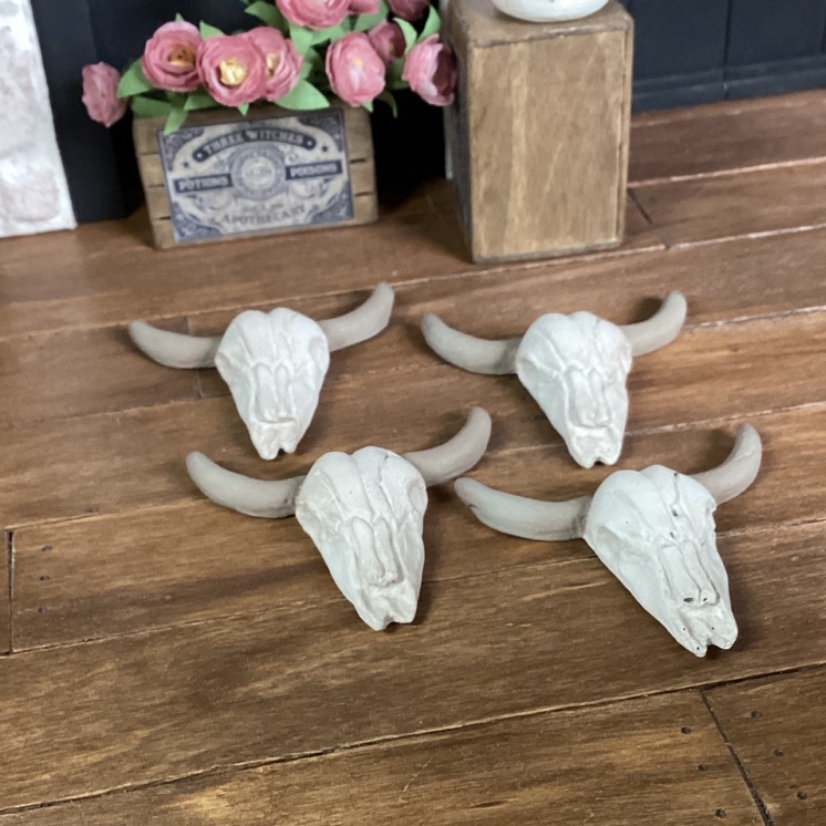 Mini Skull Decor 1/12 Scale for Dollhouse image indicator(5)