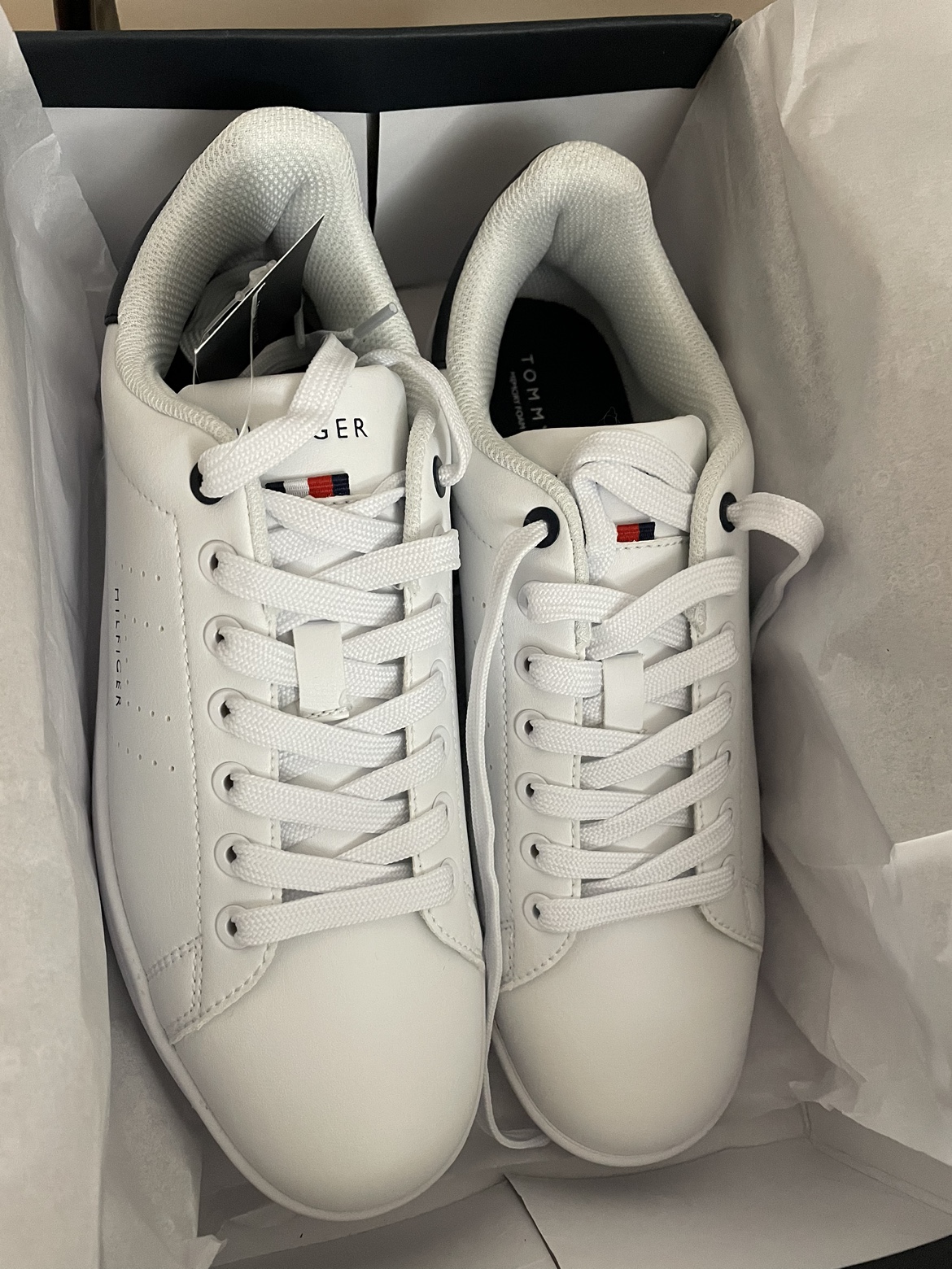 Brand new Tommy sneakers US 8 - photo 2