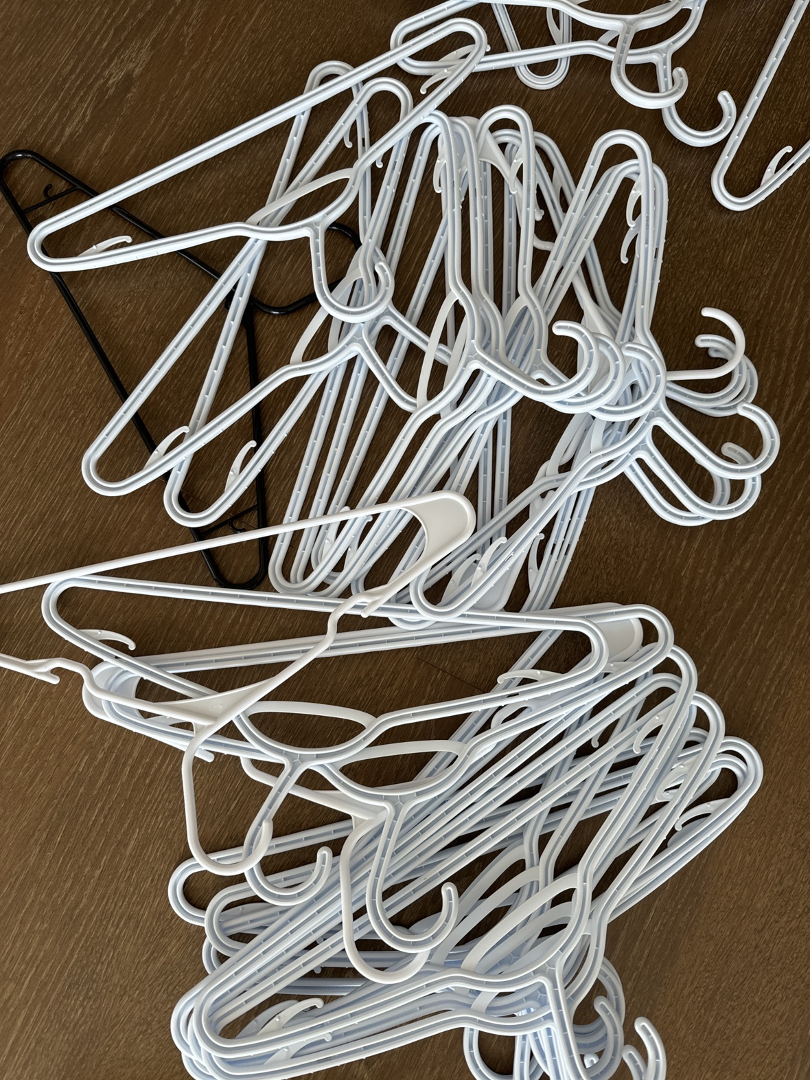 plastic hangers 30+