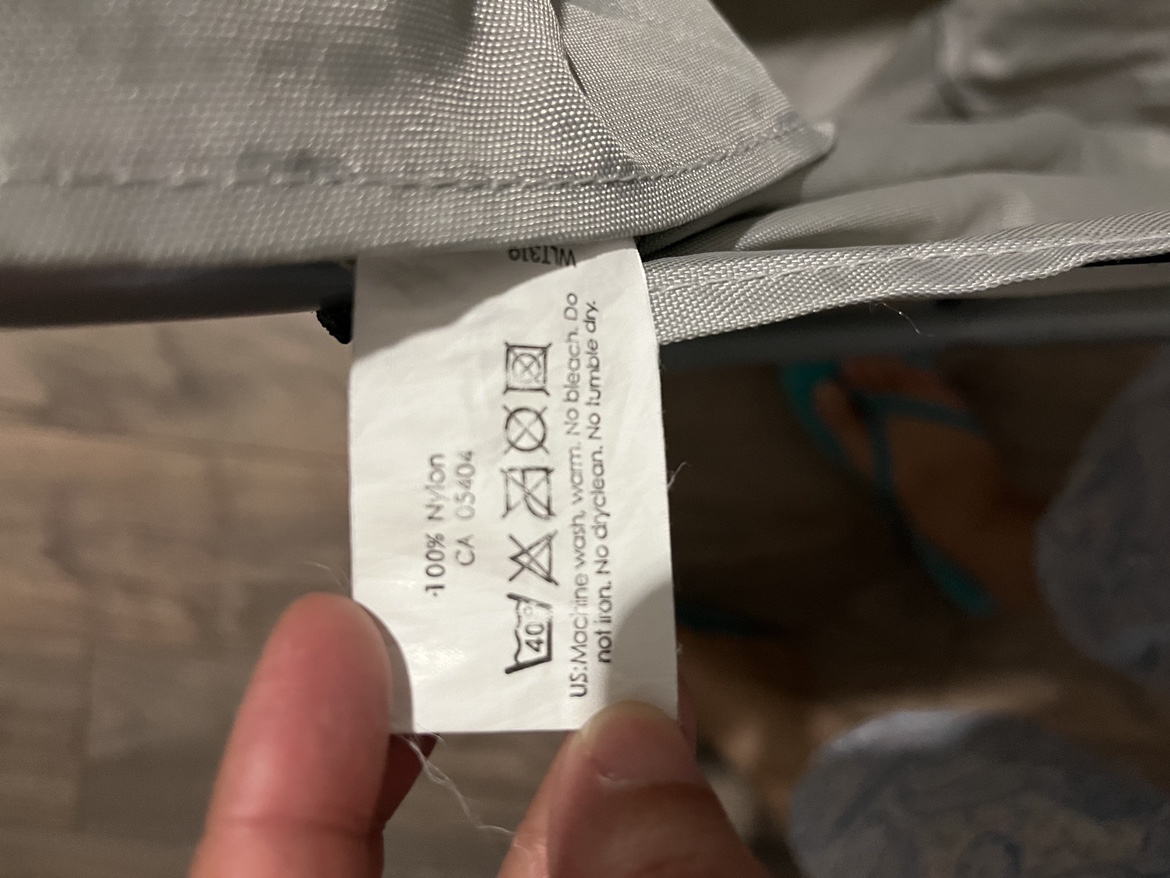 Laundry Hamper with Wheels image indicator(8)