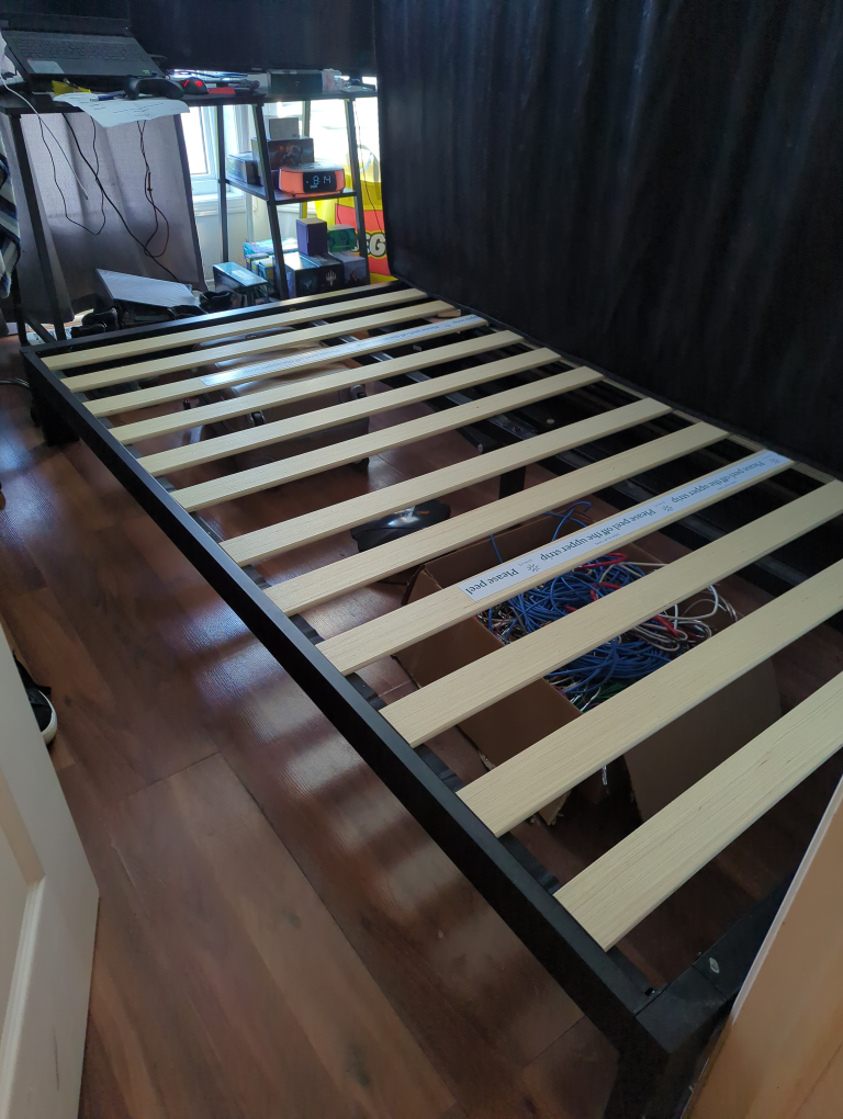 Queen size mattress (top one) + zippered encasement - photo 2