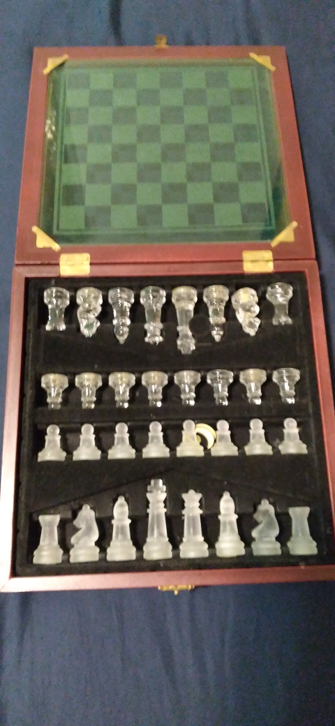 Elegant glass chess image indicator(2)