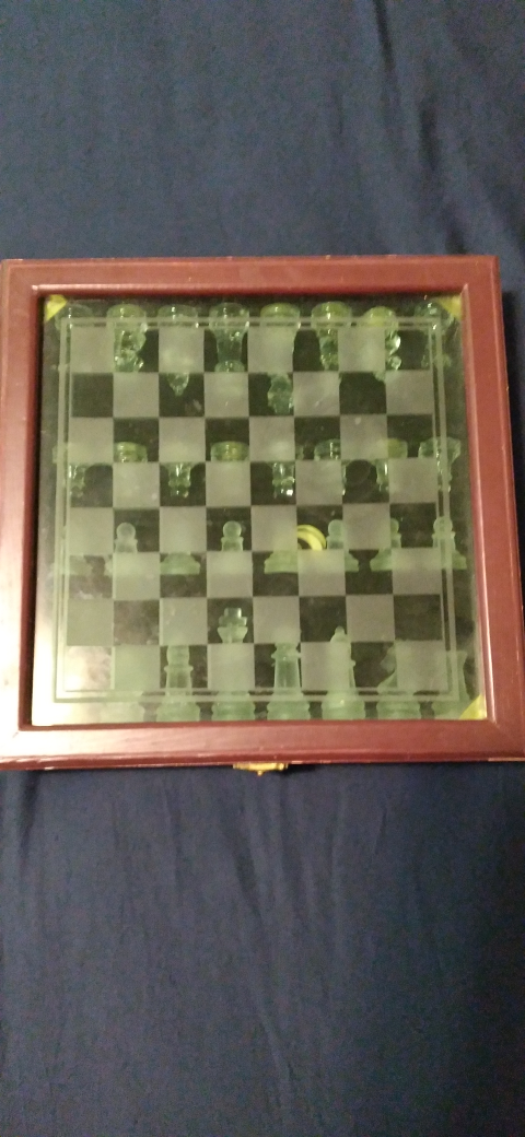 Elegant glass chess image indicator(3)