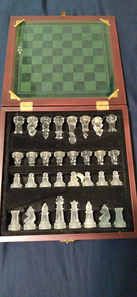 Elegant glass chess image indicator(4)