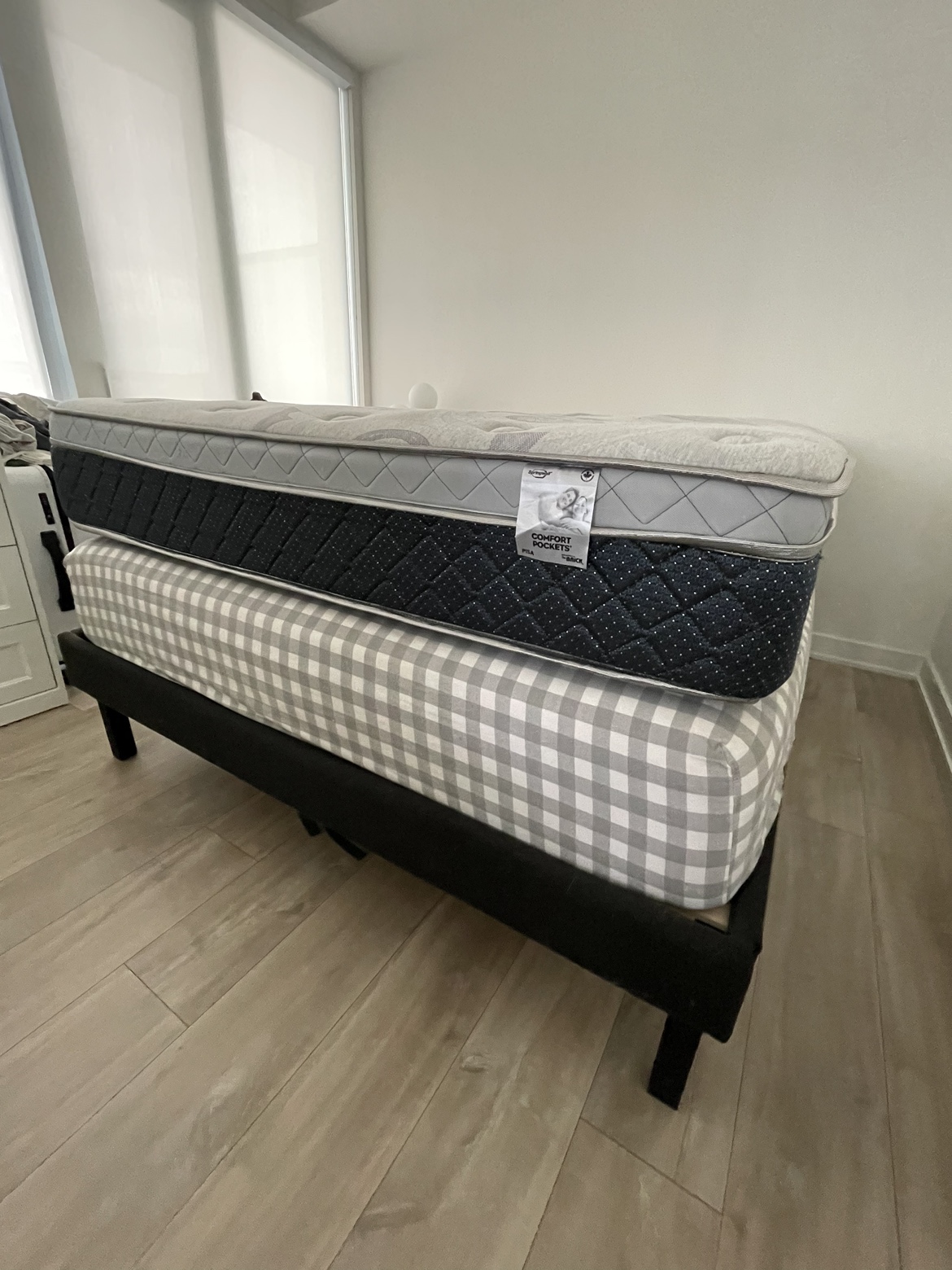 Queen mattress -The brick image indicator(2)