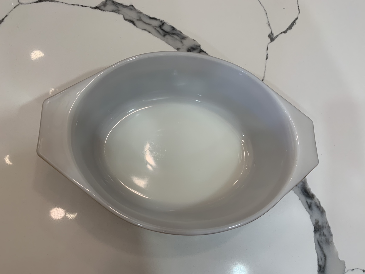 Pyrex Americana 1 & 1/2 Quart Cinderella Casserole image indicator(9)