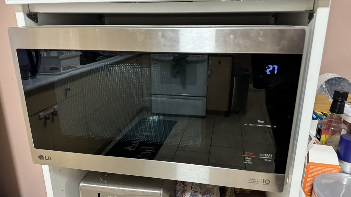 LG microwave - photo 3