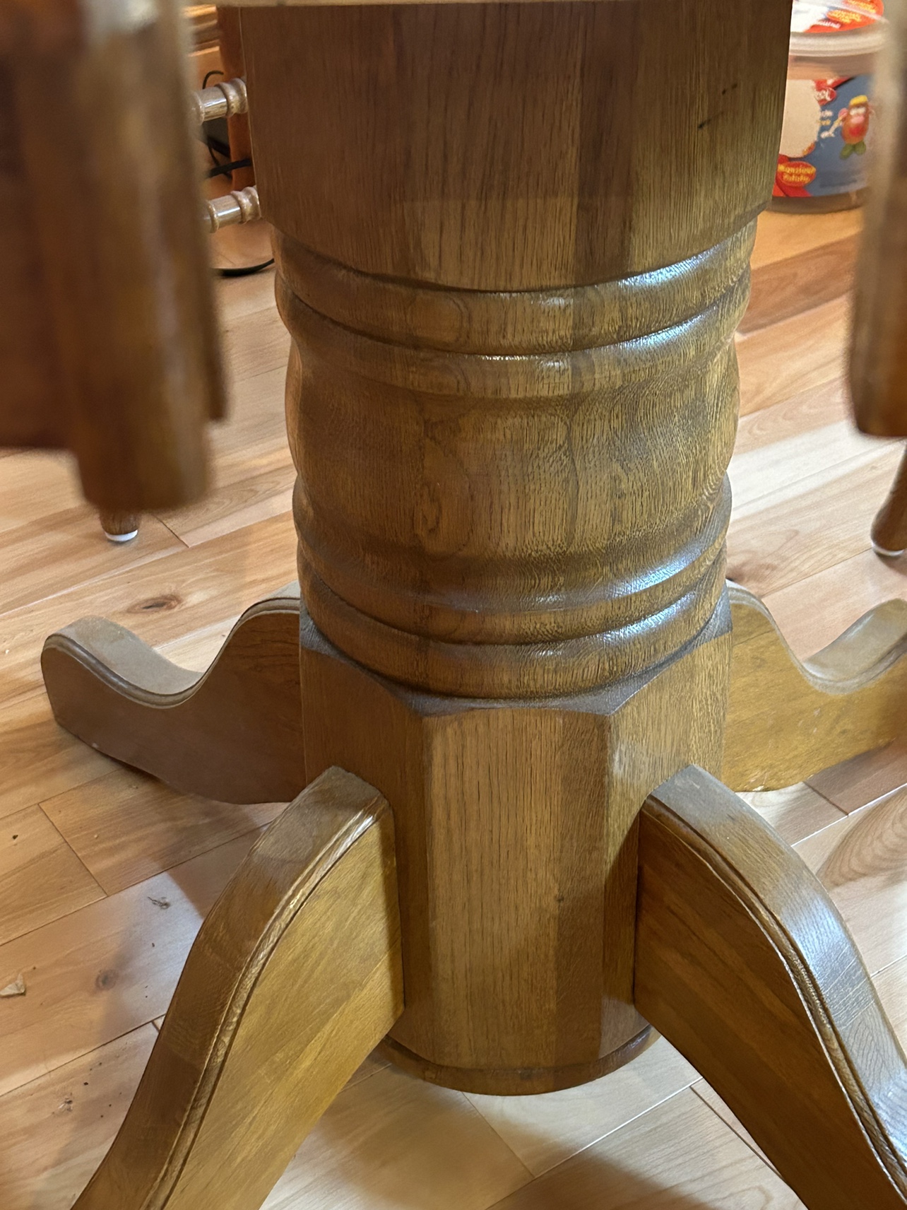 Solid wood gorgeous dining table 4 chairs and leaf - photo 4