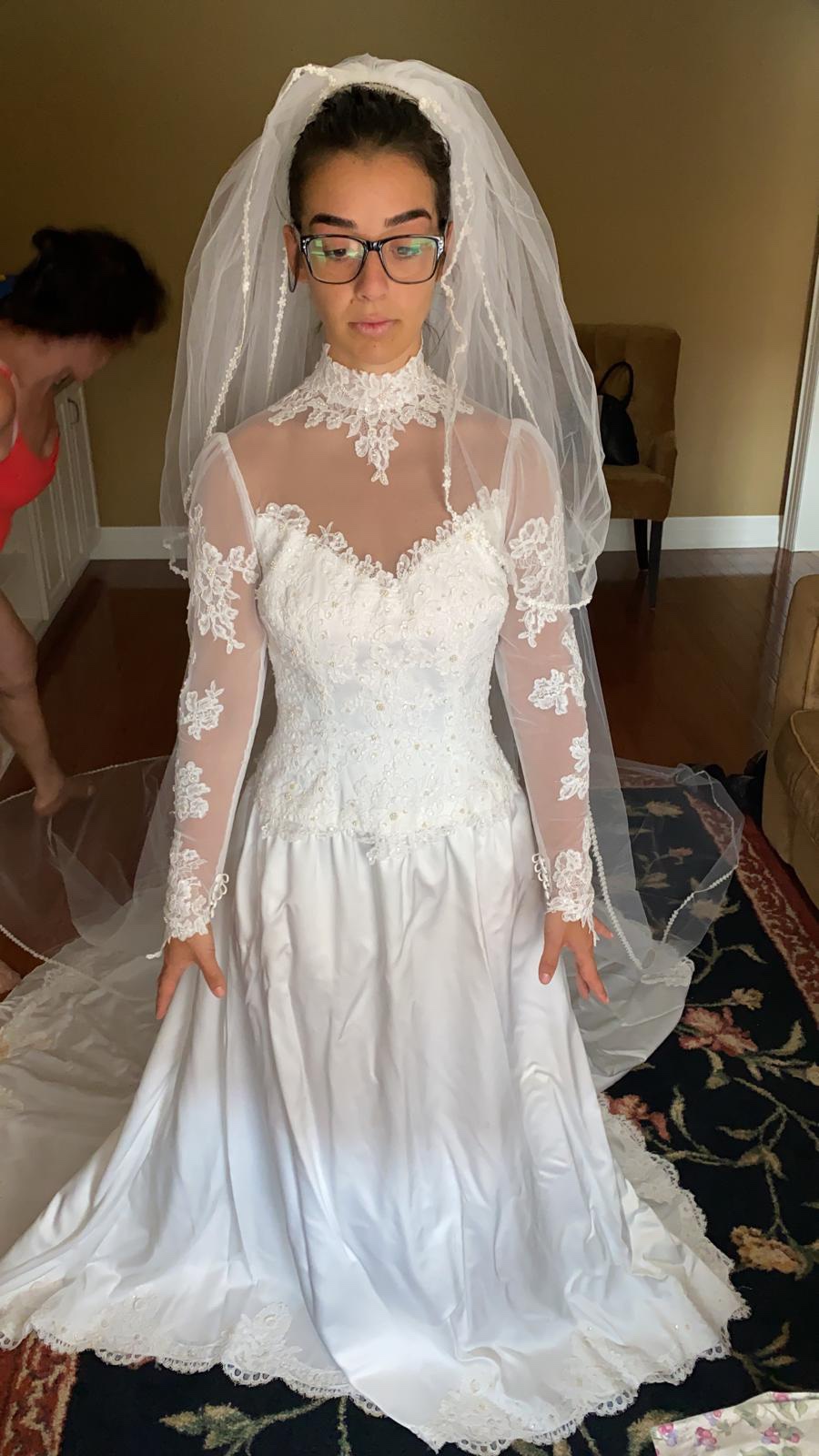 Wedding Dress image indicator(4)