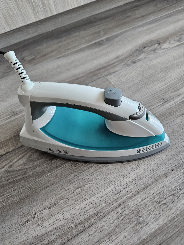 Black & Decker Iron thumbnail